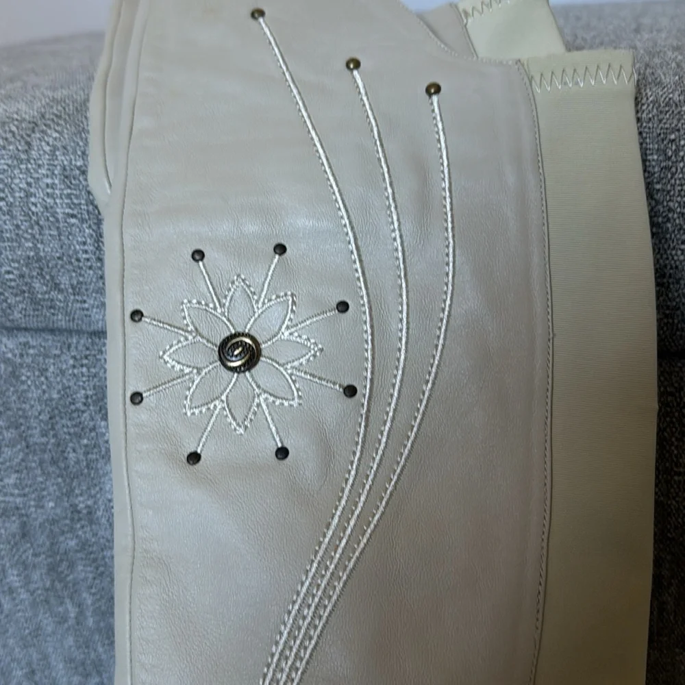 Over the knee leather boots embroidered